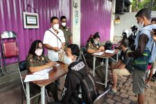 Satpol PP Denpasar Jaring 41 Pelanggar Prokes di Ubung, Ini yang Bikin Kesal - JPNN.com Bali