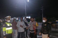 Kelayapan Malam Hari Sambil Bawa Senjata Mematikan, Nasib 4 Warga Ini Berakhir di Markas Polisi - JPNN.com Bali
