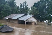 Banjir Terjang Sumba Tengah NTT, Warga Pilih Mengungsi Sementara - JPNN.com Bali