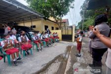 Supaya Tidak Histeris, Begini Tim Vaksinator Perlakukan Anak-anak Sebelum Divaksin  - JPNN.com Bali