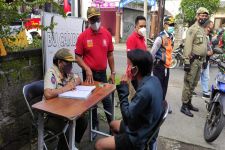 Pol PP Denpasar Jaring 16 Pelajar tanpa Masker, Dihukum Push Up hingga Lafalkan Pancasila - JPNN.com Bali