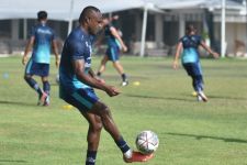 Sejumlah Pemain Absen, Victor Igbonefo Minta Persib Bandung Waspada Hadapi Bali United - JPNN.com Bali
