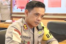 Keluarga Tersangka Blokir Jalan Lintas Sumbawa Berjam-jam, AKBP Iwan Berang, Kalimatnya Tegas - JPNN.com Bali