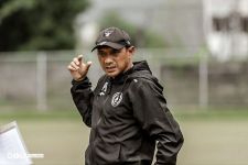 Persipura Turun ke Liga 2, Coach Putu Sedih Bukan Main, Ini Doanya - JPNN.com Bali