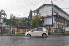 Prakiraan Cuaca Hari Ini di NTB: Waspada Hujan Potensi Petir Hingga Gelombang Tinggi - JPNN.com Bali