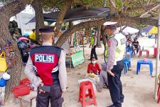 Covid-19 Kian Melonjak, Polisi Sisir Pantai Kuta Ingatkan Wisatawan taat Prokes - JPNN.com Bali