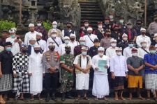 Pemasang Patung di Gunung Agung Minta Maaf, Siap Laksanakan Pralina dan Guru Piduka di Pura Tirta Manik Mas - JPNN.com Bali