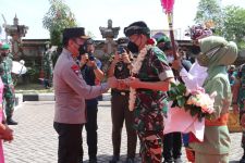 Mayjen Sonny Aprianto Awali Tugas Jadi Pangdam Udayana, Disambut dengan Tradisi Tepung Tawar - JPNN.com Bali