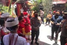 314 Polisi Denpasar Amankan 16 Wihara, Tangkal Klaster Baru Omicron - JPNN.com Bali