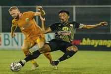 Herman Dzumafo Cetak Brace, Bhayangkara Bungkam Barito 2 - 1 - JPNN.com Bali