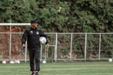 Duka PSS Sleman Berlipat, 8 Pemain Positif Covid-19, Respons Coach Putu Gede Tidak Terduga - JPNN.com Bali