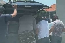 5 Bule Penganiaya WNA Ukraina Mengaku Polisi Internasional, Hajar Korban dengan Tongkat Baseball - JPNN.com Bali