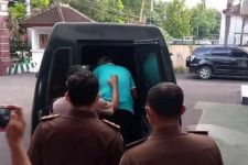 TSK Korupsi Pengerukan Kolam Labuh Pelabuhan Haji Dijebloskan ke Lapas Selong - JPNN.com Bali