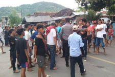 Mempelai Pria Kabur, Keluarga Perempuan Blokir Jalan Lintas Sumbawa, OMG! - JPNN.com Bali