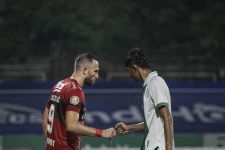 Hal Menarik dari Laga Bali United vs PSS: Diwarnai Insiden Lepas Kaus Dalam, Spaso Top Skor Liga 1 - JPNN.com Bali