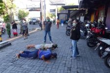 Tim Yustisi Jaring 19 Pelanggar Prokes di Sesetan, Sanksi Fisik dan Denda Tak Mempan, Duh  - JPNN.com Bali