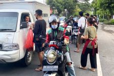 Warung Babi Guling Melinggih Bagikan 234 Nasi Bungkus, Murni Khusus untuk Acara Ini - JPNN.com Bali