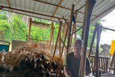 Kiat Perajin Bambu di Bona Bertahan saat Pandemi: Beralih Produksi Gazebo, Dibanderol Rp 5 Juta - JPNN.com Bali