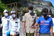 Objek Wisata Bali Makin Mantap, Menteri Sandiaga Proyeksikan Ini untuk Pantai Melasti  - JPNN.com Bali