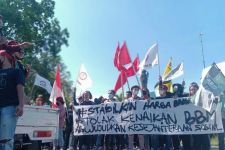 Mahasiswa Bali Geram Polisi Terjunkan Pecalang Amankan Pedemo, Sindir Telak - JPNN.com Bali