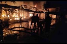 Kantor Samsat Denpasar Terbakar Tengah Malam, 9 Ruangan Ludes Tanpa Sisa - JPNN.com Bali