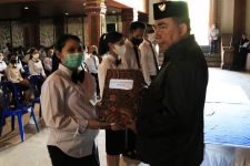 Senyum 240 PPPK Guru Tahap II Merekah Seusai Dilantik, Kalimat Bu Sri Menyentuh - JPNN.com Bali