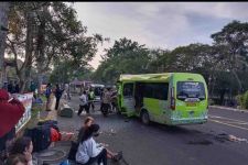 Mobil Travel Seruduk Truk Parkir di Jalur Setan, Akibatnya Mengerikan Sekali - JPNN.com Bali