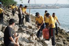 Ratusan Polisi Diterjunkan ke Pantai Matahari Terbit Sanur, Lihat Aksinya - JPNN.com Bali