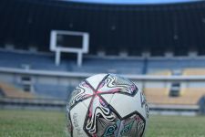 Mengheningkan Cipta Kenang Eril Mengawali Laga Big Match Persib vs Bali United - JPNN.com Bali