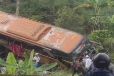 Bus SMP Lab Unesa 2 Surabaya Picu Kecelakaan Maut di Tabanan, 1 Tewas, Ngeri - JPNN.com Bali