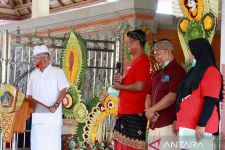 Koster Bagi-bagi Sertifikat Tanah Gratis, Warga Kali Unda Tersenyum Semringah  - JPNN.com Bali