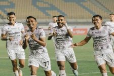 Bali United Pecah Telur, Bekuk Persebaya Berkat Gol Ramdani Lestaluhu - JPNN.com Bali