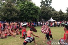 Mengulik Gebug Ende: Tradisi Masyarakat Karangasem Memohon Hujan, Sakral - JPNN.com Bali