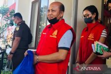 Tersangka Korupsi LPD Serangan Dijebloskan ke Penjara, Perhatikan Wajahnya Baik-baik - JPNN.com Bali