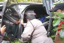 Mobil Sigra Terjun ke Jurang, Lihat Upaya Polisi Menyelamatkan Korban, Duh Gusti - JPNN.com Bali