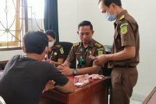 Jaksa Buleleng Hitung Uang Reward Kavling Tanah LPD Anturan, Lihat Tuh - JPNN.com Bali