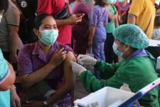 1.365 Nakes di Buleleng Vaksin Booster Kedua, Komunitas Lain Menyusul - JPNN.com Bali