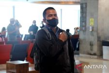 HUT ke-77 RI Terasa di Bandara Ngurah Rai Bali, Lihat Aksi Penumpang Ini - JPNN.com Bali