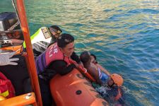 Bule Prancis Digulung Ombak Pantai Kelingking Nusa Penida, Evakuasi Korban Dramatis - JPNN.com Bali