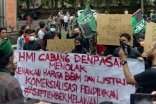 Gelombang Aksi Tolak Kenaikan BBM Berlanjut, HMI Denpasar Turun ke Jalan - JPNN.com Bali
