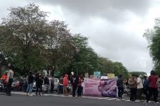 Demo Pas Jam Sibuk, Massa Papua Bikin Macet Simpang Sudirman Denpasar, Hhhmm - JPNN.com Bali