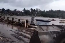 Jembatan Biluk Poh Mendoyo Diterjang Banjir, Jalan Denpasar – Gilimanuk Putus - JPNN.com Bali