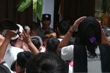 Pelajar & Guru SMPN 5 Denpasar Demo Kepsek, Ada Kata Diktator, Kadisdikpora Merespons - JPNN.com Bali