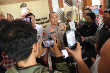 Ibu di Tabanan Bali Tega Rantai 2 Anak Kandung, AKBP Ranefli Buka Suara, Sedih - JPNN.com Bali