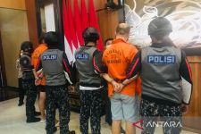 Detik-detik Polri Kawal Pemulangan Dua Buron Interpol di Bandara Bali, Ternyata - JPNN.com Bali