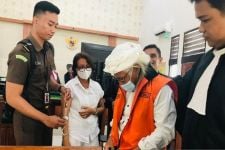 Mantan Ketua LPD Ungasan Terbukti Korupsi Rp 6,8 Miliar, Tertunduk Lesu Divonis 7 Tahun - JPNN.com Bali