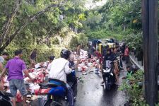 Truk Bir Terguling di Goa Gong Jimbaran, Lihat Tuh Penampakannya - JPNN.com Bali