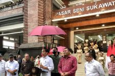 Jokowi Puji Revitalisasi Pasar Seni Sukawati, Bagi-bagi Kaus Berwajah Presiden - JPNN.com Bali
