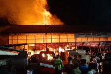 Pasar Lelatang Jembrana Ludes Terbakar, Pedagang Rugi Miliaran Rupiah  - JPNN.com Bali