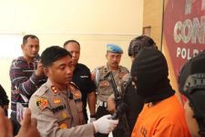 AKBP Dewa Juliana Tatap Tajam Pria Bersebo, Kasusnya Berat, Lihat Tuh - JPNN.com Bali